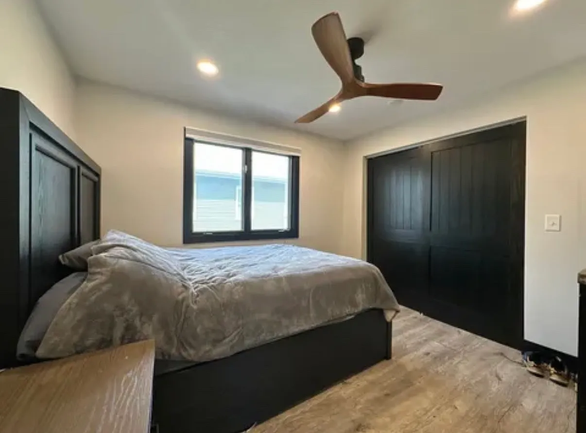 3 bed, 900 sqft, $2,300 — Photo 4