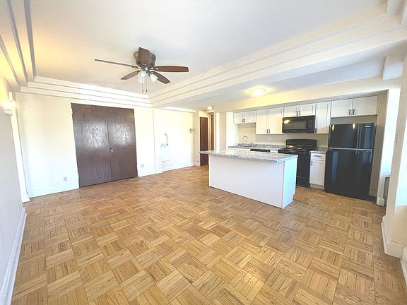 3rd image of 2121 E Capitol Dr APT 101