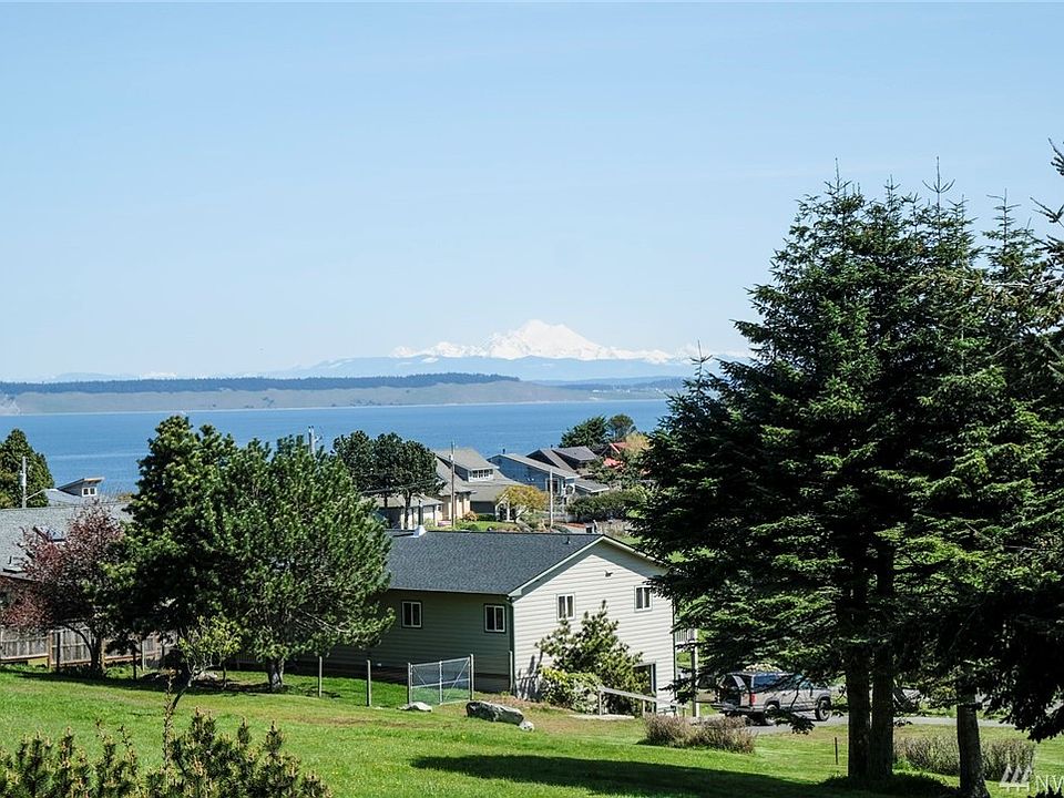 Mount Baker and the straits in all their glory from the east deck. 