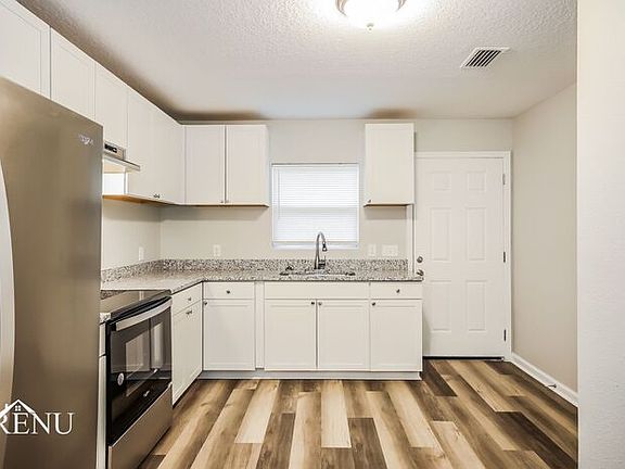 4th image of 315 W 18th St