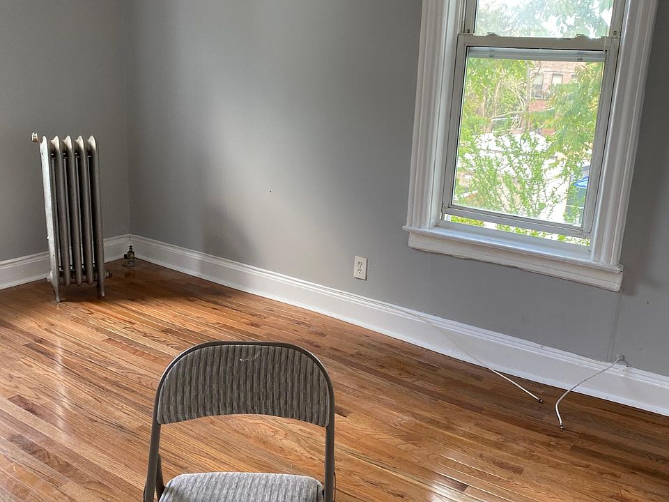 2nd image of 721 Shepherd Ave #2R