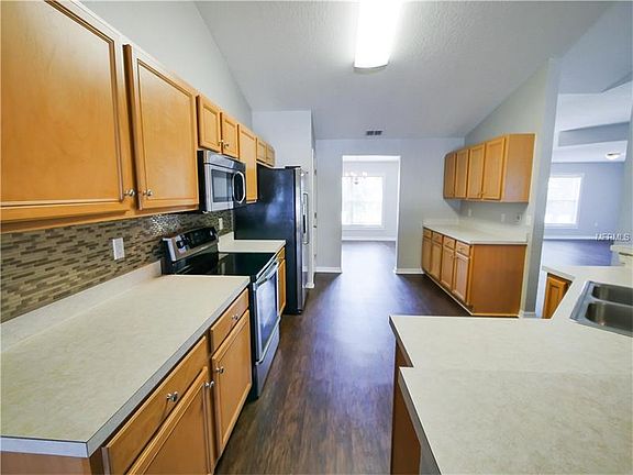 5th image of 2104 Farrington Dr