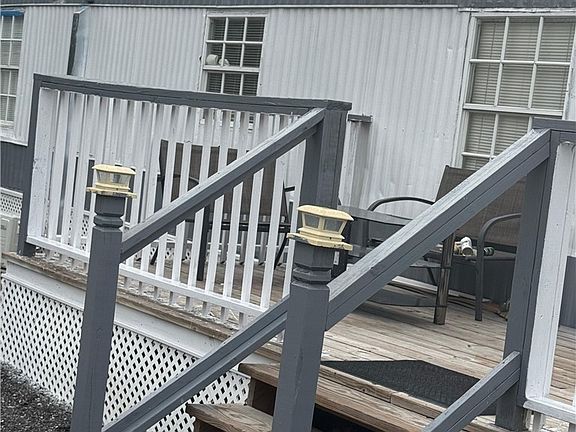 4th image of 187 Montura Ave