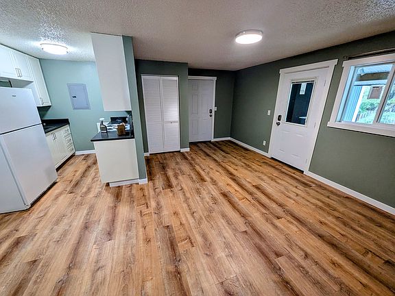 3rd image of 8829 Glendale St #17-24