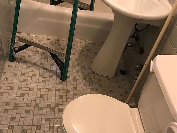 4th image of 3074 32nd St APT 4