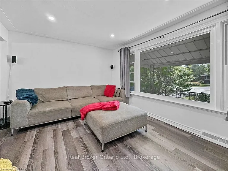 3 Westview Ave — Photo 5