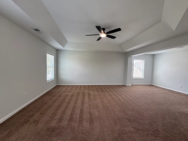 531 Mansfield Ln — Photo 17