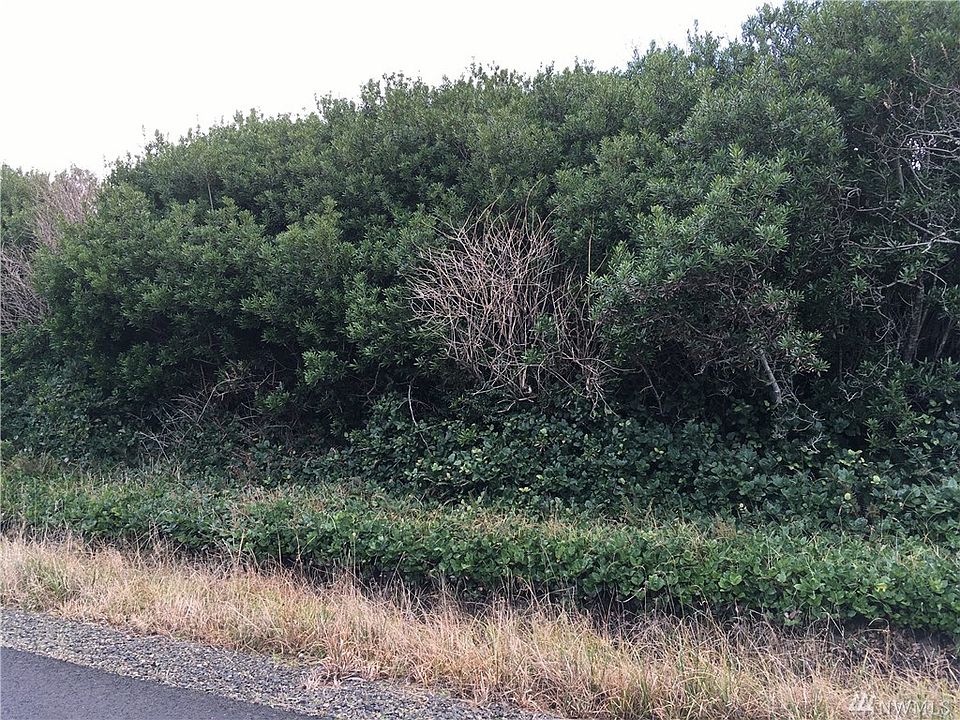 1st image of 435 Ocean Spray Dr