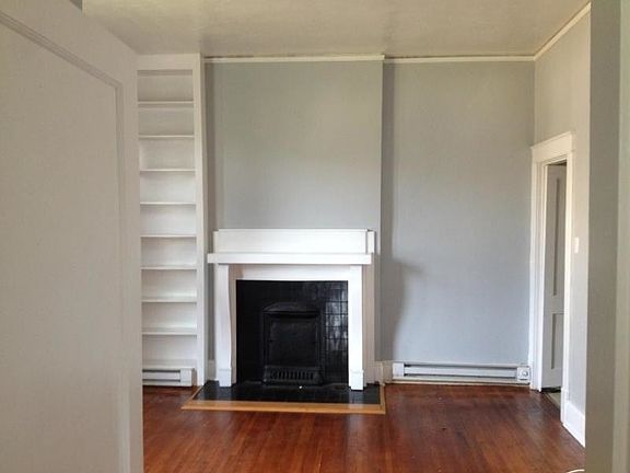4th image of 235 Warwick Ln #A
