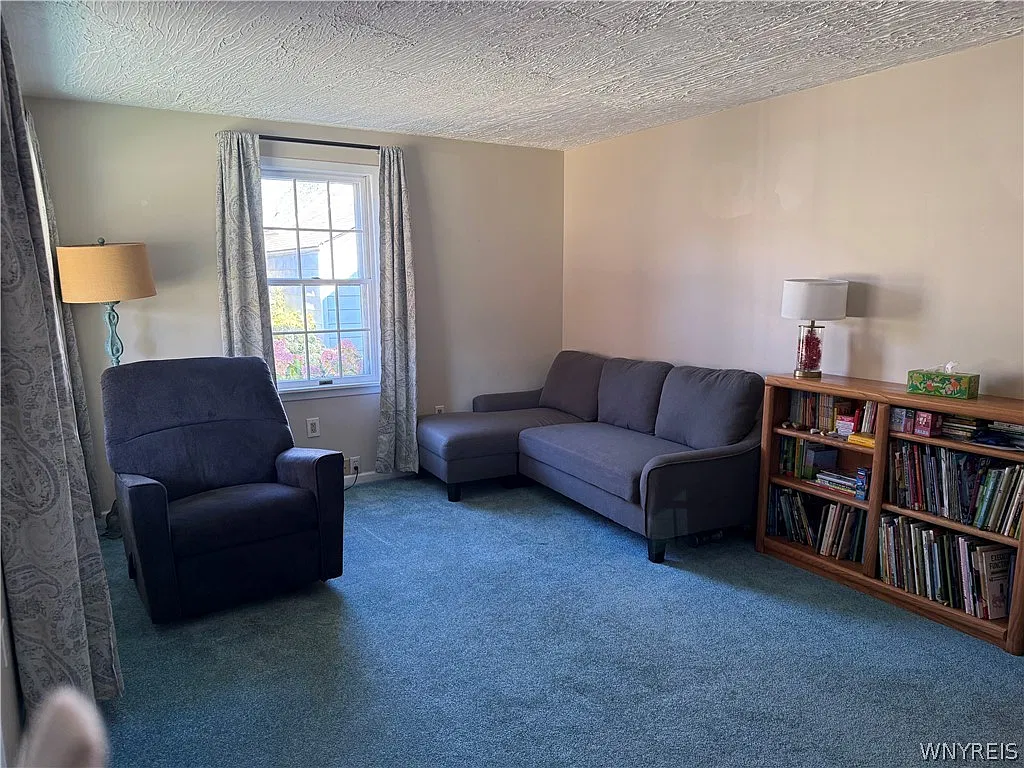3 bed, 1.5 bath, 1372 sqft, $1,800 — Photo 2