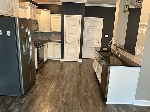 4th image of 374 Rye Dr