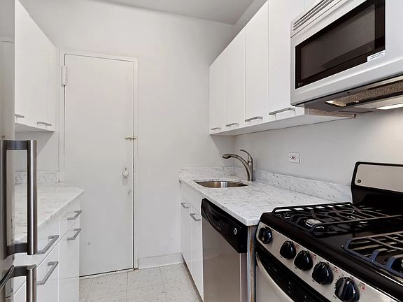 4th image of 45 E End Ave APT 10D