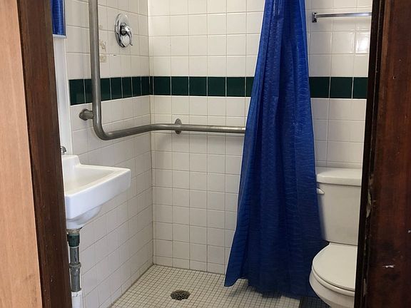 4th image of 2967 Peach St #3