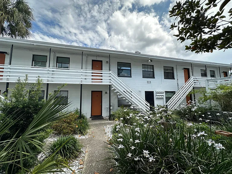 902 SW 7th Ave #2 — Photo 3