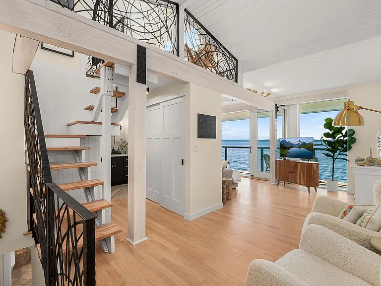4701 Beach Dr SW — Photo 7