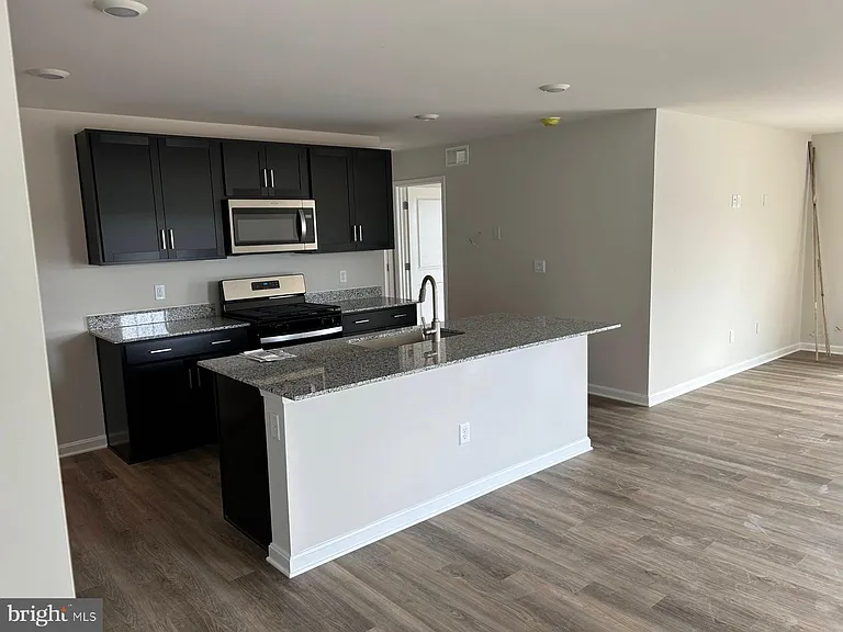 194 Hamstead Dr — Photo 4