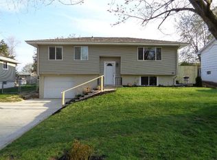 30 Pine Crest Dr, Yutan, NE 68073