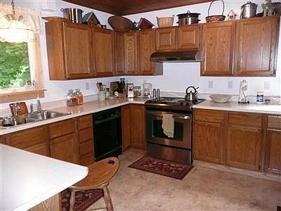 3rd image of 898 N 15th St