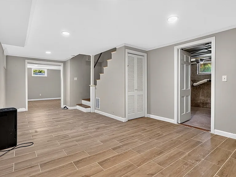 131 Montvale Rd — Photo 35