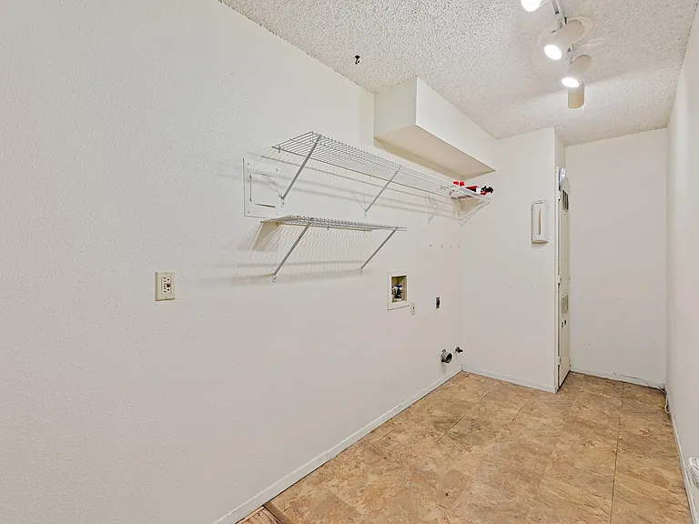 8022 Scotland Yard — Photo 22