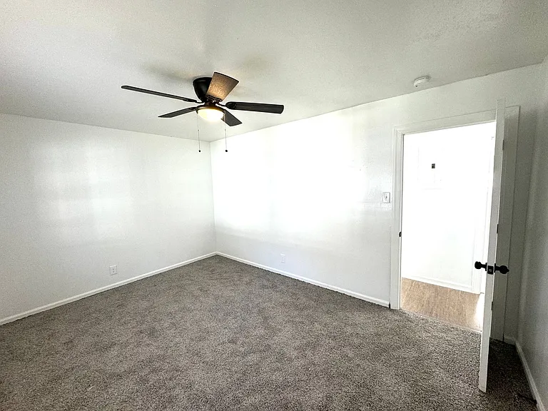 306 N Jackson St — Photo 42