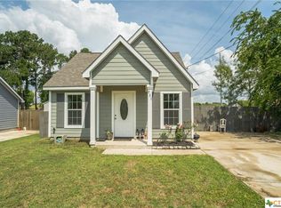 931 N Laurel Ave, Luling, TX 78648