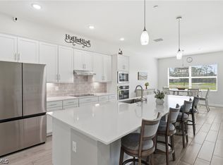 17040 Serengeti Cir, Alva, FL 33920