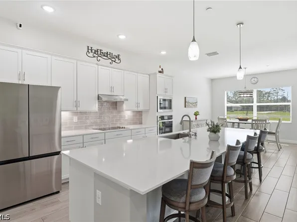 17040 Serengeti Cir, Alva, FL 33920