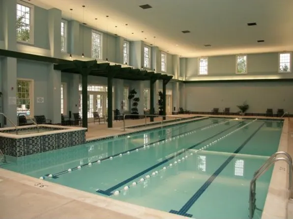 15241 Royal Crest Dr APT 205, Haymarket, VA 20169