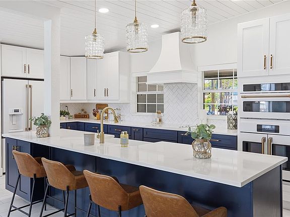 3rd image of 5716 Moonlight Cir