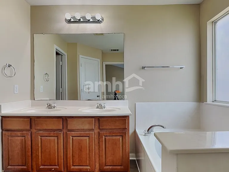 160 Bloomsbury Dr — Photo 11