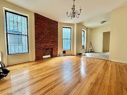 2nd image of 1050 Bergen St #1B