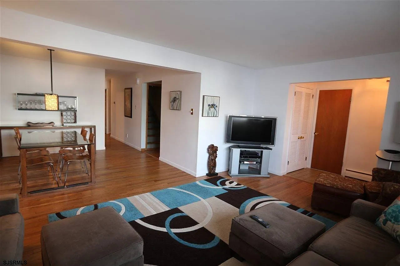 4 bed, 2.5 bath, $15,000 — Photo 4