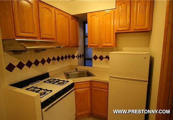 3rd image of 108 Mulberry St APT 18