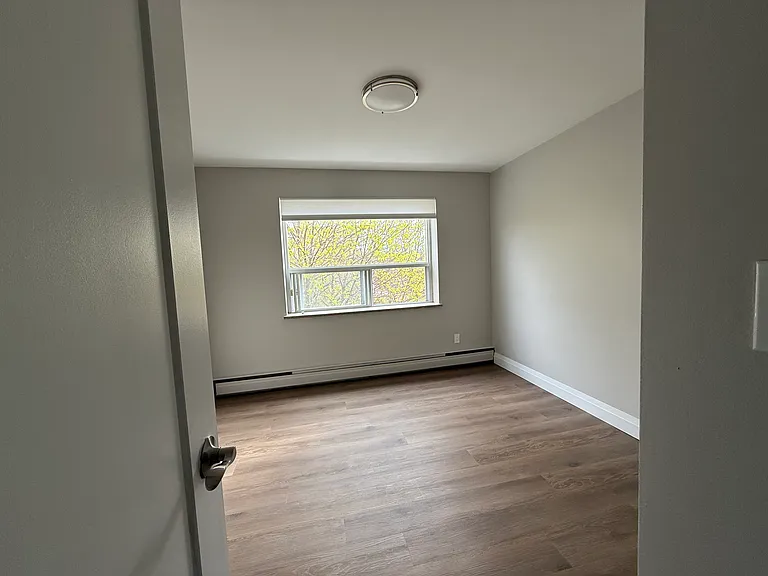105 Water St — Photo 8