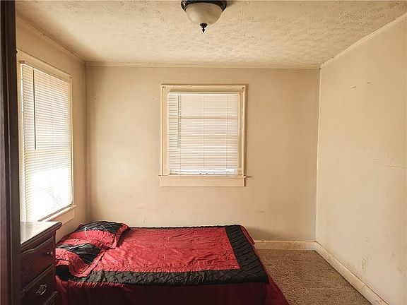 5th image of 3670 Creston Dr