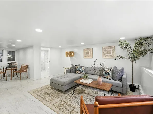 283 Griffith Street image 18 of 29