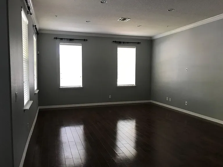 3993 Corrine Dr — Photo 17