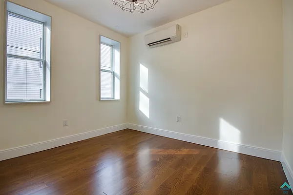 Rented by EXR | media 6