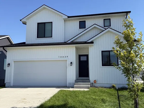 16639 Mill Pond Dr, Urbandale, IA 50323