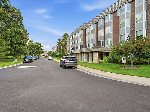 3rd image of 2500 Windsor Mall APT 2D