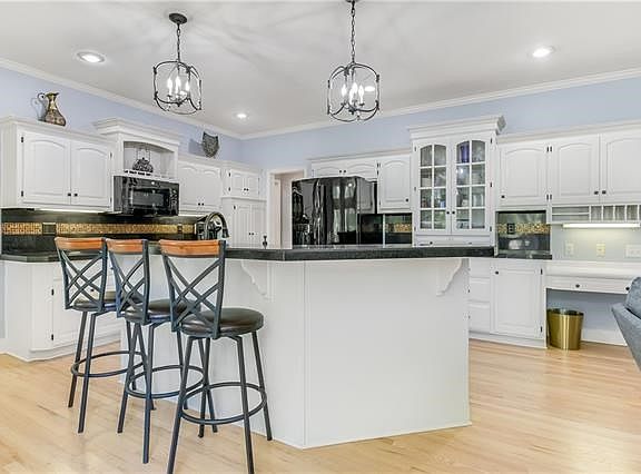 5th image of 5712 NE Coral Dr