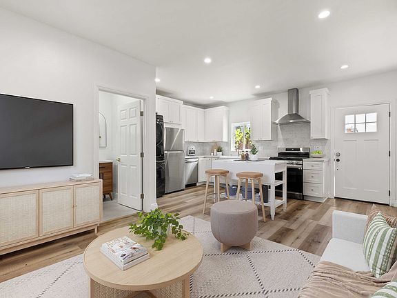 3rd image of 8017 Airlane Ave