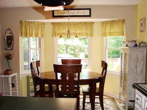 5th image of 2738 Montgomery Dr