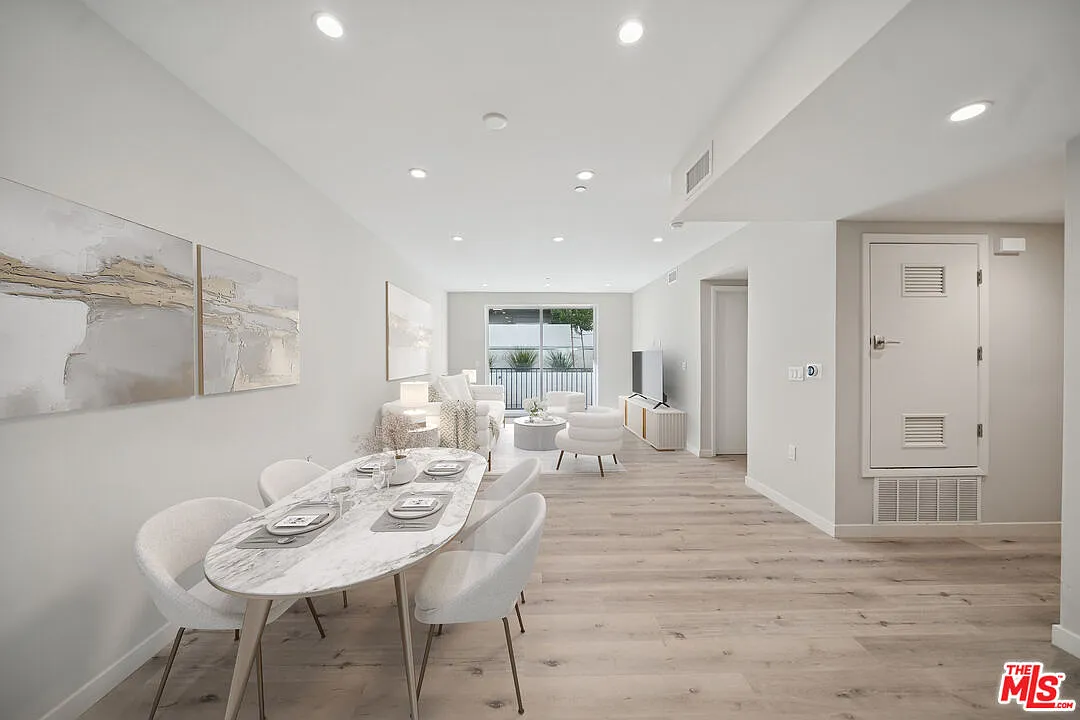 2 bed, 2.5 bath, 1190 sqft, $4,057 — Photo 2