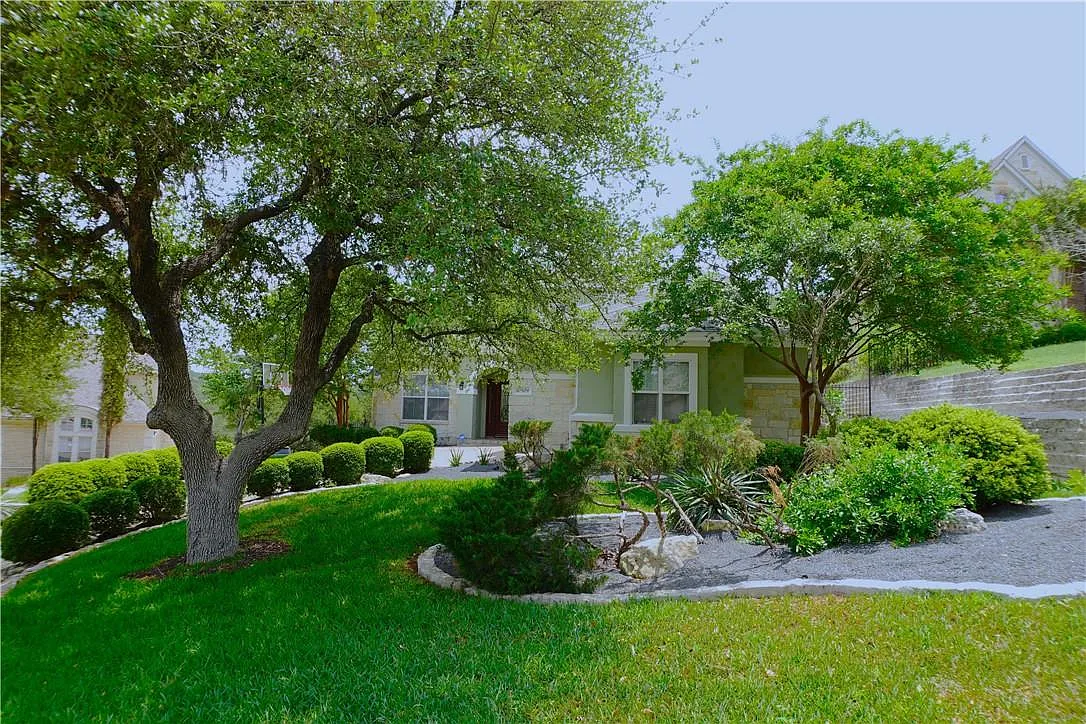 4 bed, 4.5 bath, 3551 sqft, $5,500 — Photo 2