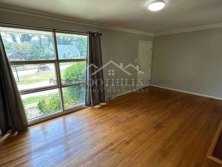 809 Wilson St — Photo 5