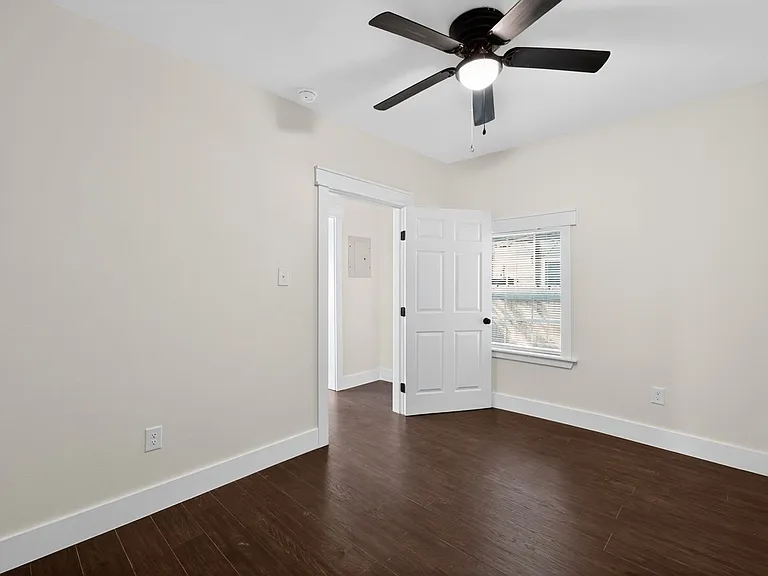 427 Floyd Ave — Photo 16