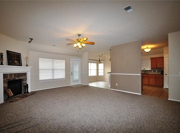 3rd image of 12212 Hickory Creek Blvd
