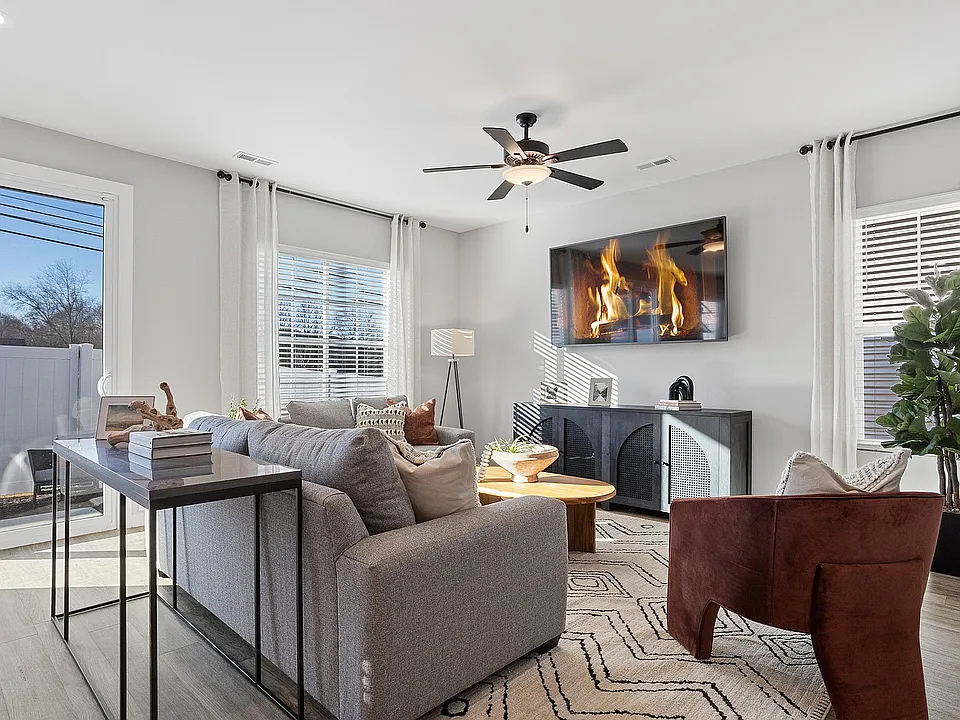 Bright Living Rooms with Ceiling Fan